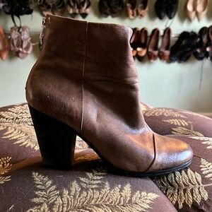 Vince Camuto Hauley brown leather the back zip boot
